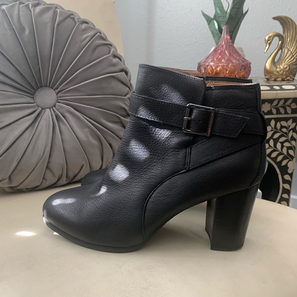 Vionic weather proof high heel booties